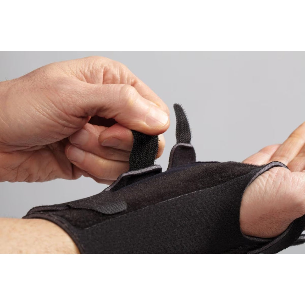 3M FUTURO™ Wrist Comfort Stabilizing Brace, Adjustable